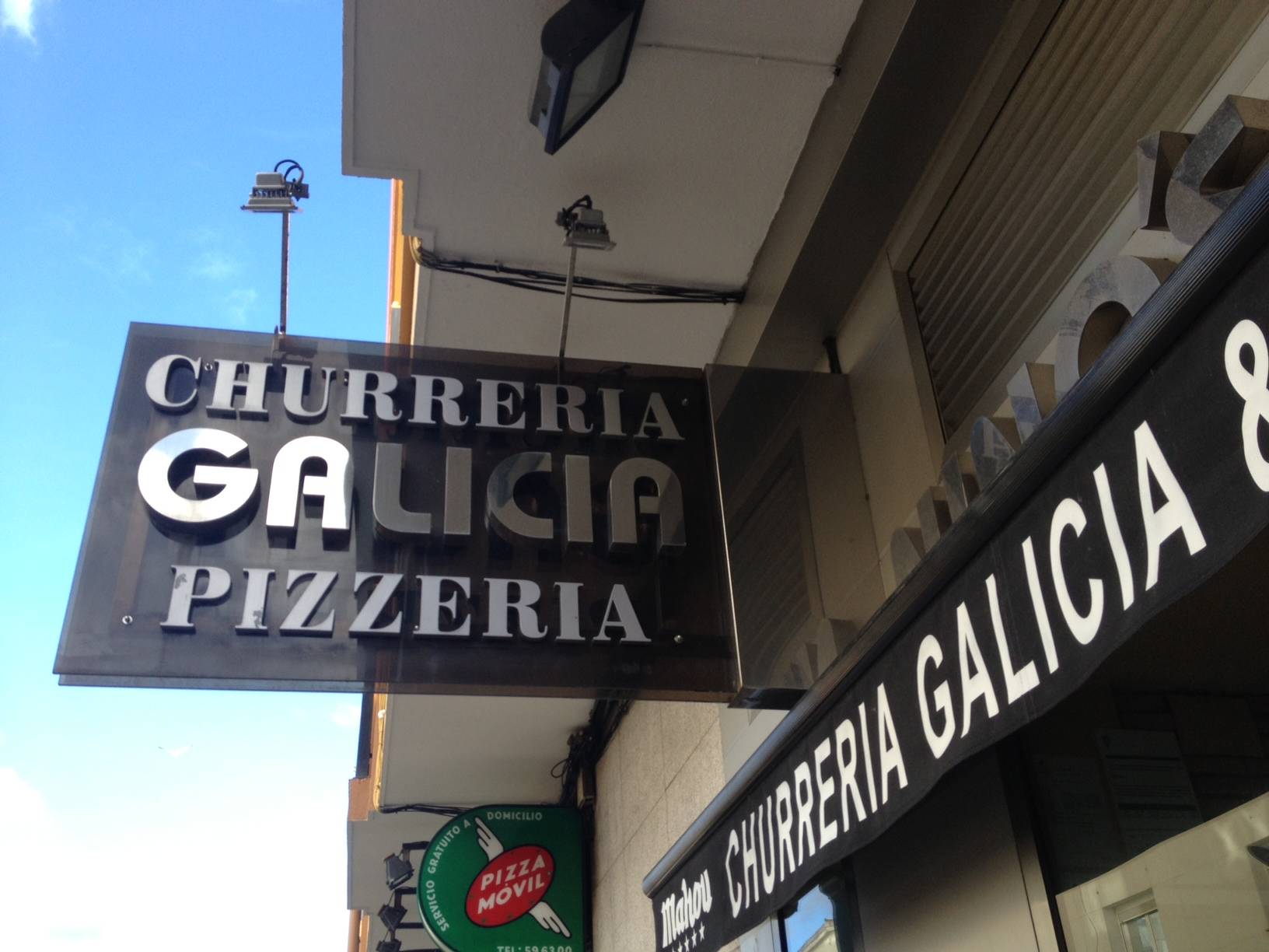 Churreria Galicia y Nino´s Pizza - Entrada
