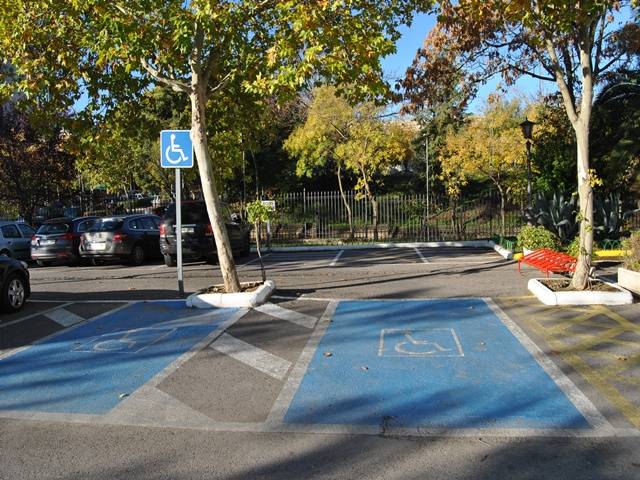 Plaza de aparcamiento reservada para PMR