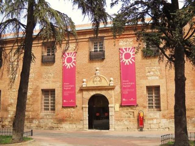 Museo Arqueológico Regional - Fachada
