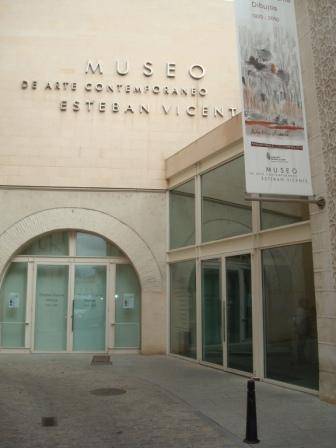 Museo de Arte Contemporáneo “Esteban Vicente” - Entrada al museo de arte contemporáneo " Esteban Vicente"