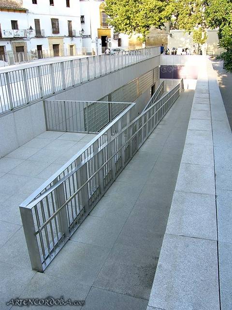 Los Baños del Alcázar Califal de Córdoba - Rampa de acceso