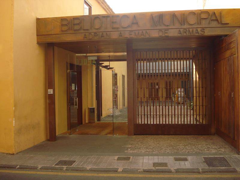 Biblioteca Municipal Adrián Alemán de Armas - Acceso