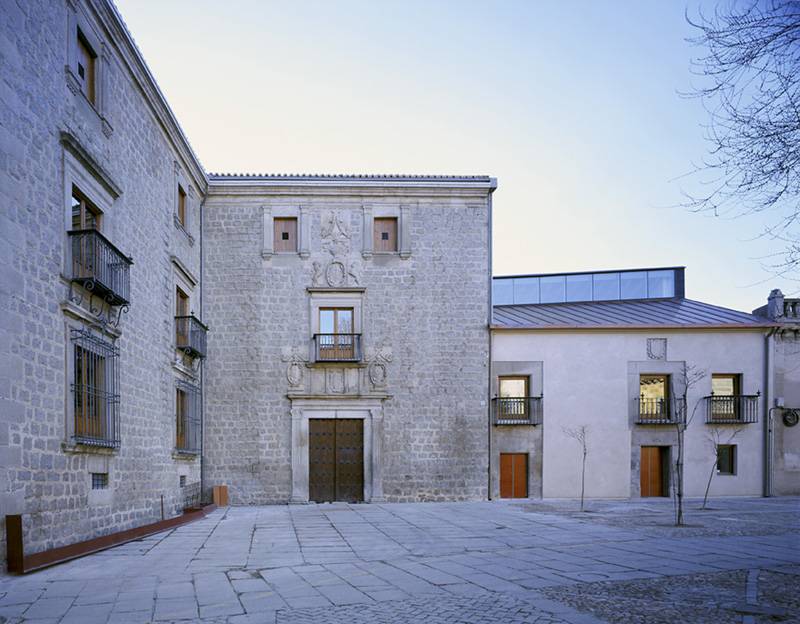 Espacio Socio-Cultural y Biblioteca “Palacio Los Serrano” - Palacio