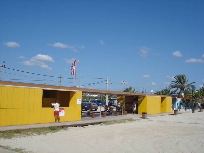 Playa de Talamanca - Puesto de cruz roja y zona de sombra