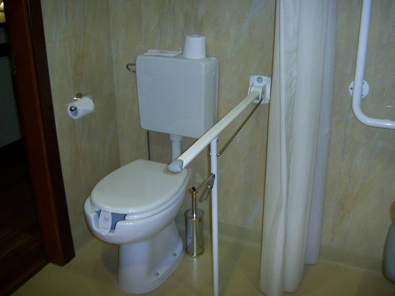 Cuarto de ba&ntilde;o de la habitaci&oacute;n adaptada