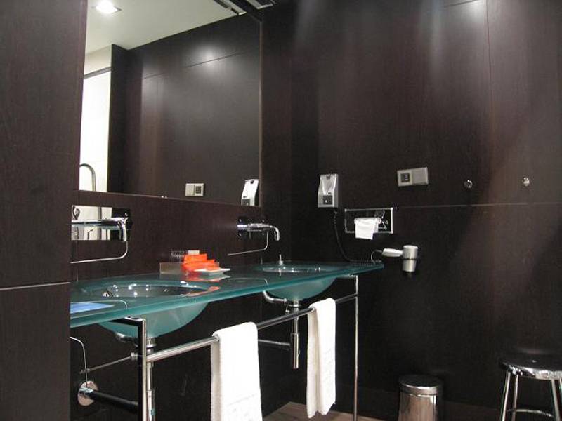 Cuarto de ba&ntilde;o de la habitaci&oacute;n adaptada