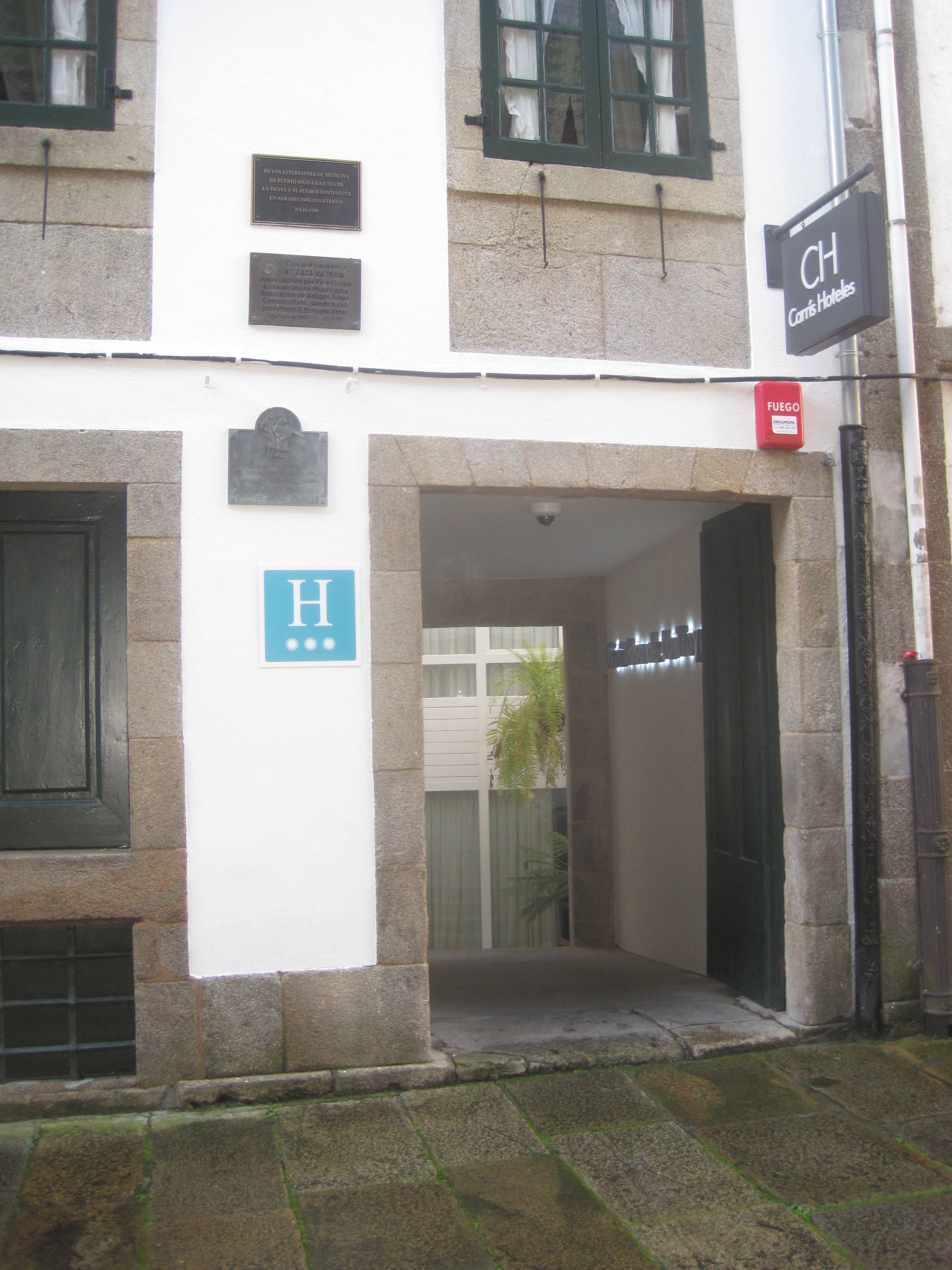 Hotel Carr&iacute;s Casa de La Troya - Acceso principal del hotel