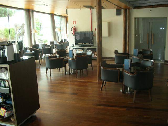 &Aacute;rea de Descanso y Bar