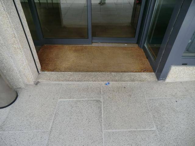 Puerta de acceso al interior del restaurante