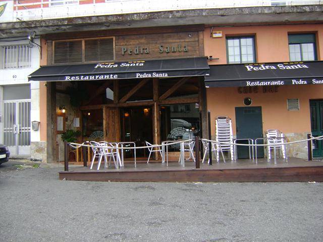 Restaurante Pedra Santa - Fachada y entorno del edificio