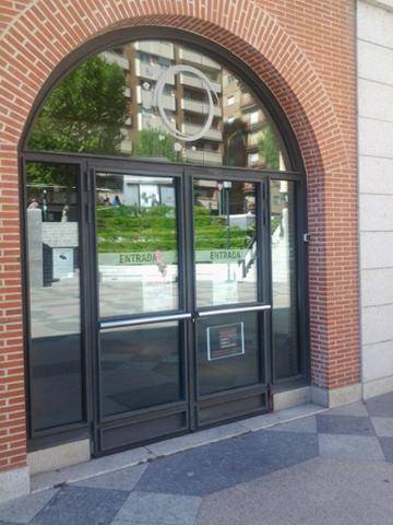 Puerta de entrada al interior del museo.