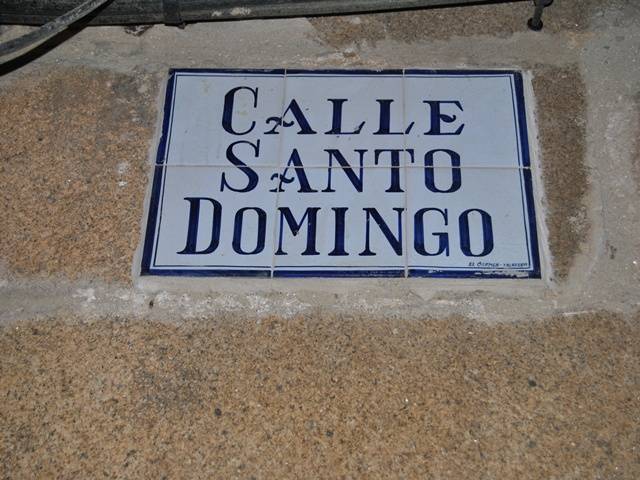 Cartel informativo del nombre de la calle en Juder&iacute;a Nueva