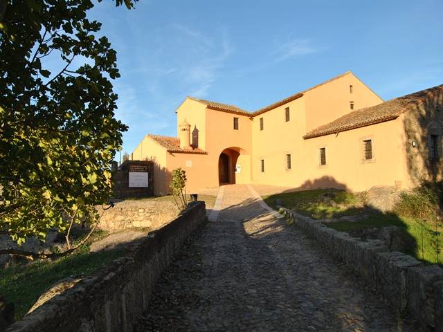 Museo Vostell Malpartida - Fachada y entorno del museo