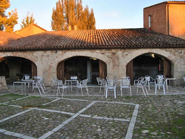 Zona de terraza en cafeter&iacute;a
