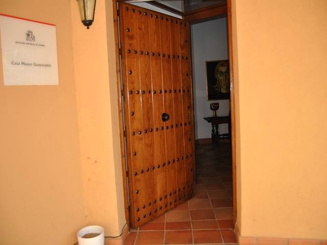 Acceso por puerta principal