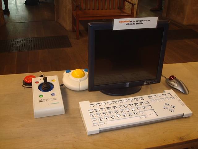 Equipo informático con dispositivos especiales