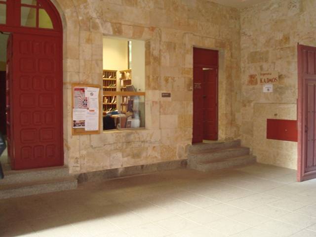 Vest&iacute;bulo y recepci&oacute;n