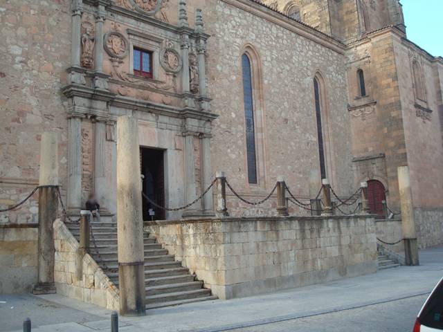 Colegio Arzobispo Fonseca “Claustro y Capilla” - Fachada del colegio