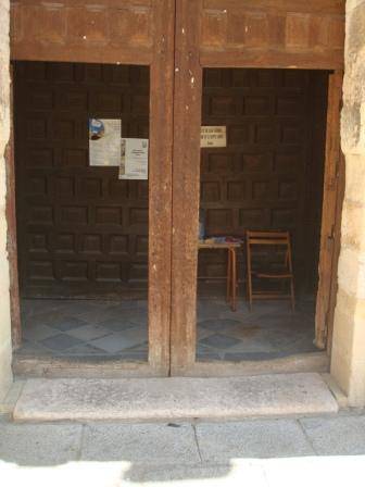 Puerta de entrada a la iglesia