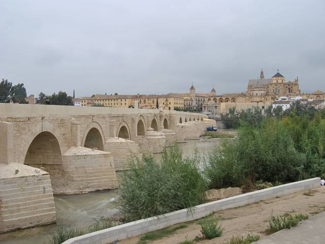 Acera Mira al Río