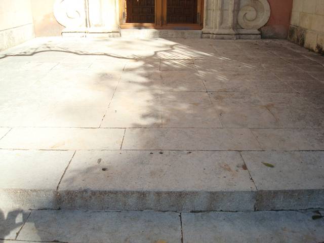 Acceso al interior de la ermita