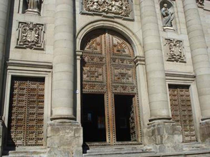 Fachada de la iglesia