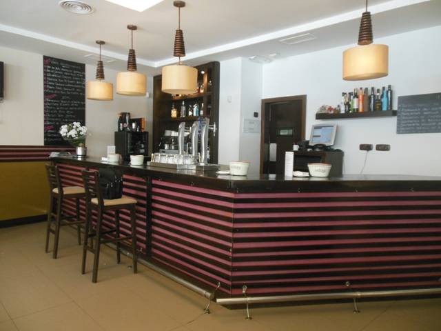 Zona de barra del restaurante