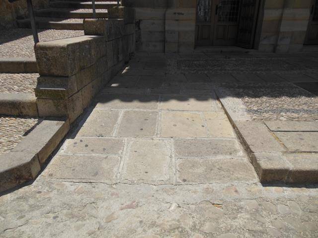 Rebaje de acera de la oficina