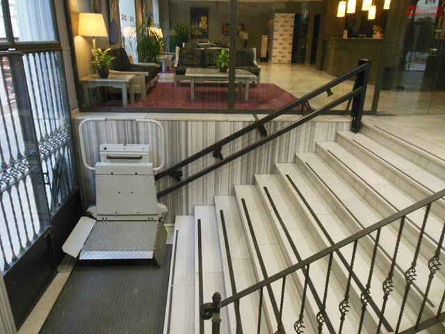 Escalera y plataforma salvaescaleras