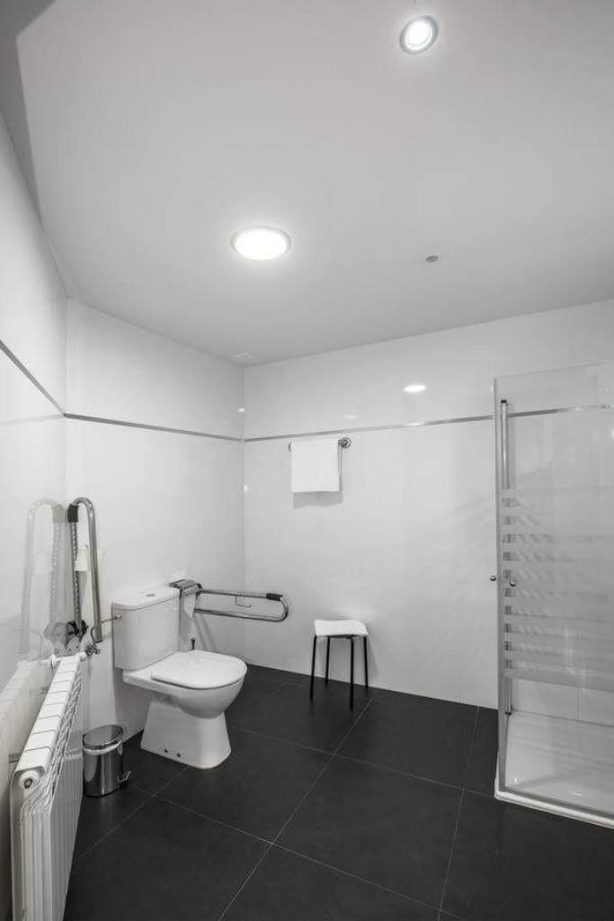 Aseo adaptado de la habitaci&oacute;n para PMR