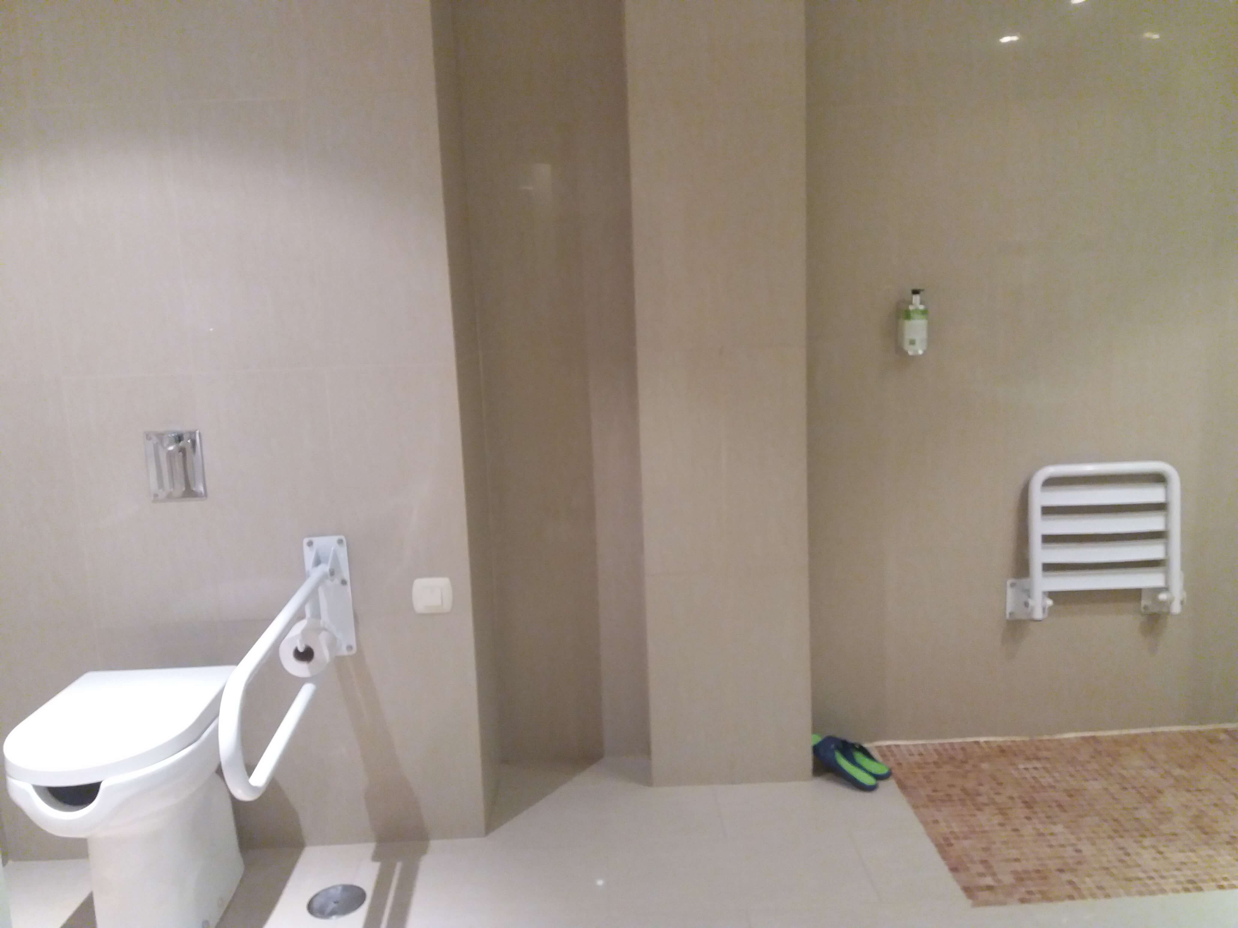 Aseo adaptado de la habitaci&oacute;n para PMR