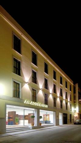 Hotel Ah Agora - Fachada principal del edificio.