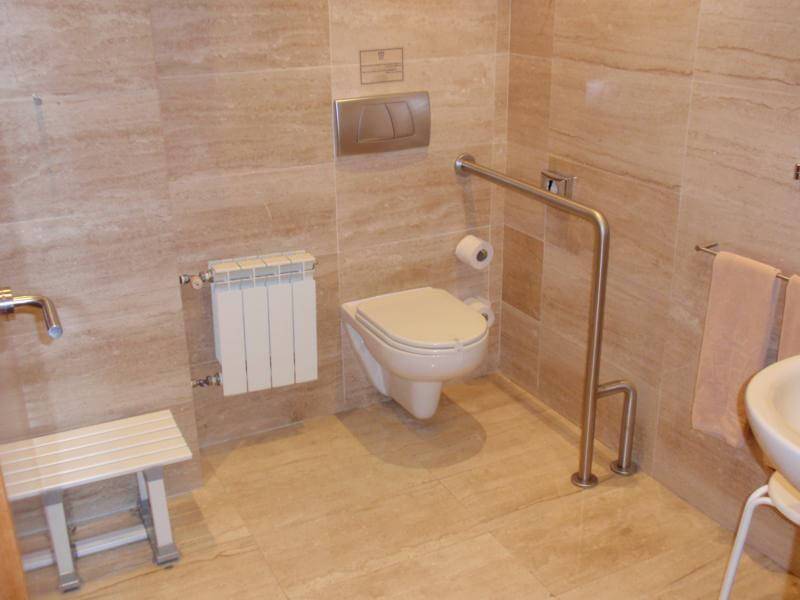 Aseo adaptado de la habitaci&oacute;n para PMR