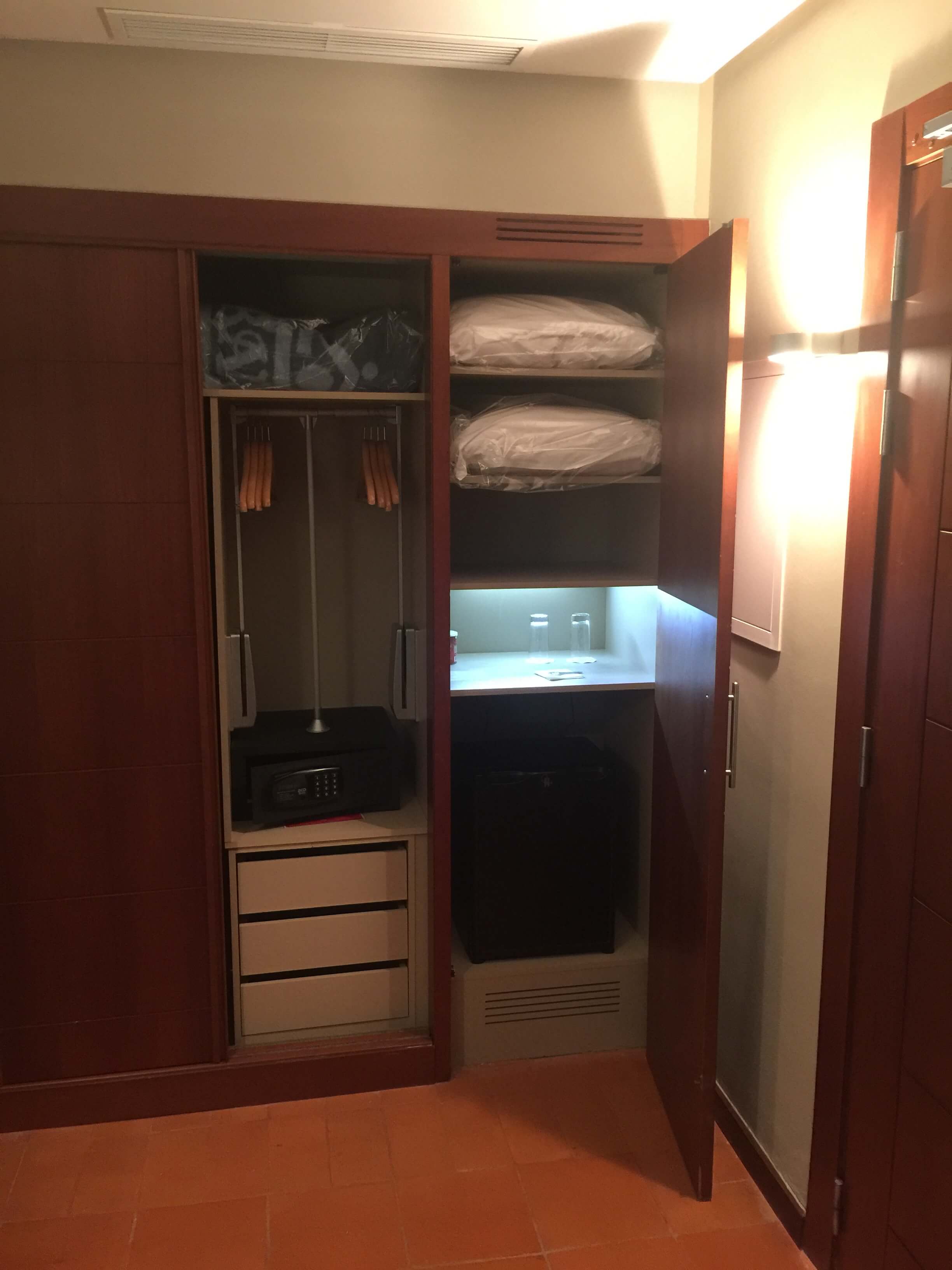 Armario Habitaci&oacute;n adaptada para PMR