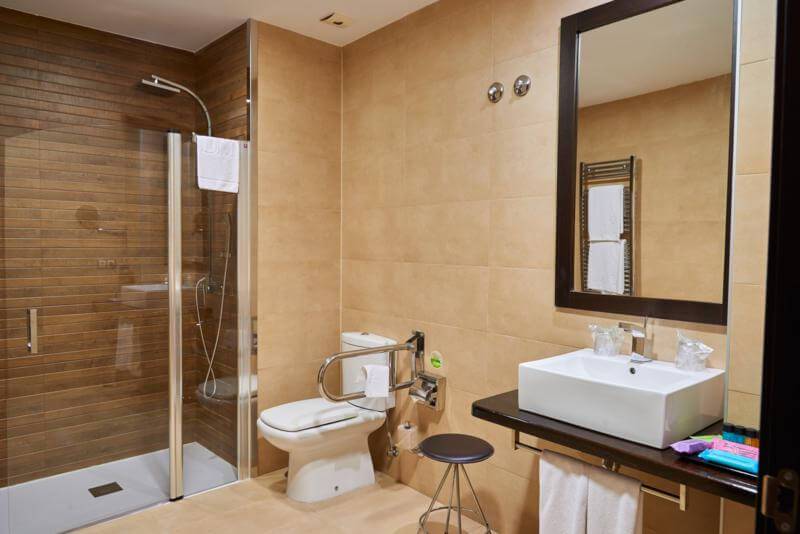 Aseo adaptado de la habitaci&oacute;n para PMR