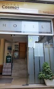 Puerta de entrada principal de acceso al hotel 