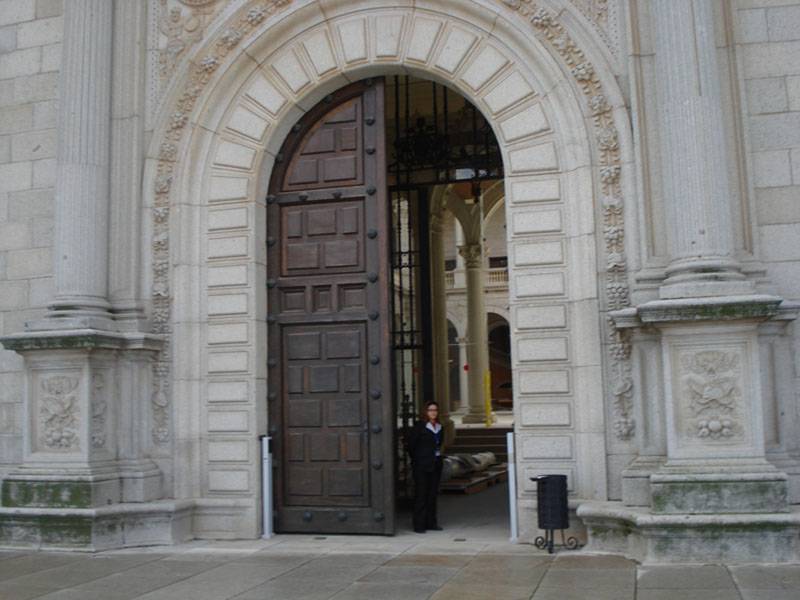 Puerta principal de acceso