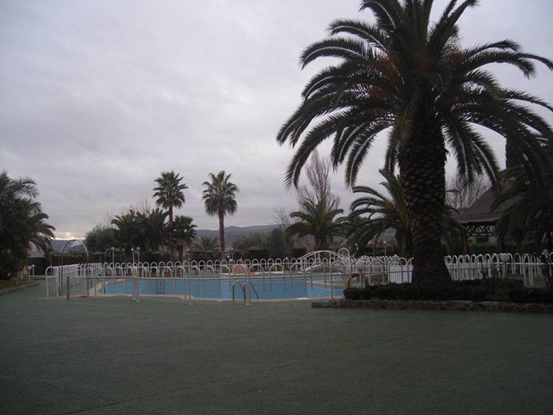 Zona de terraza y piscina