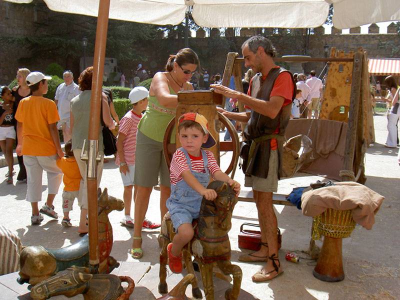 Mercado medieval a los pies de la Muralla