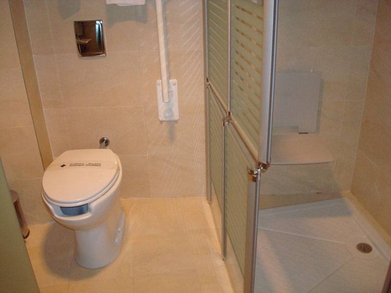 Aseo adaptado con ducha