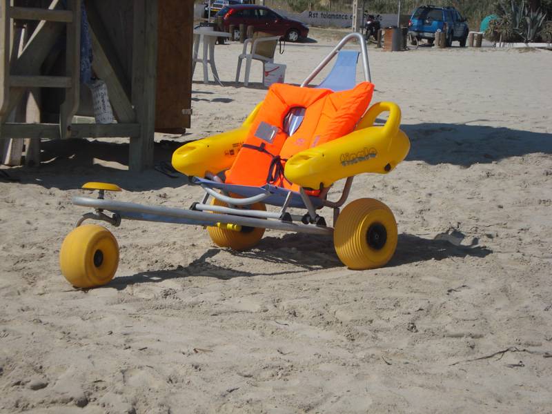 Silla anfibia para baños en la playa